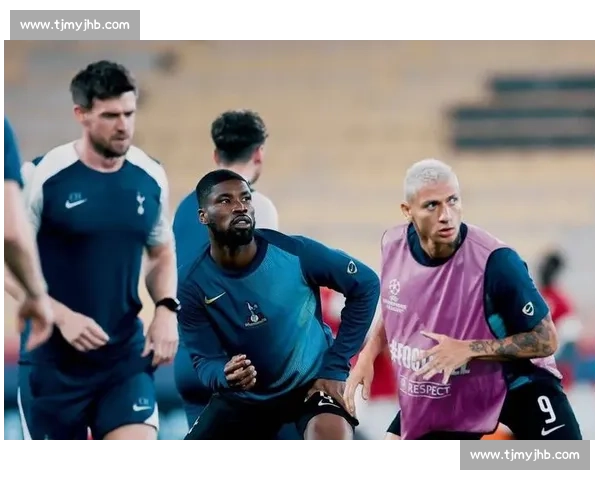 半场：范德芬双响破僵 热刺 2-0 埃弗顿，奥布赖恩进球遭吹